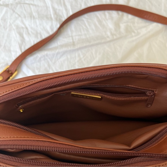 🤎tan crossbody bag🤎 - Picture 7 of 8